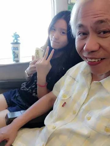 95后靓女恋上60岁大爷,为爱疯狂拍片.