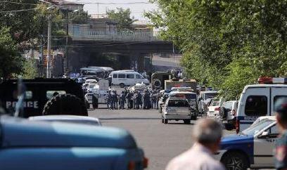 亚美尼亚首都埃里温一伙武装分子占据警察局 