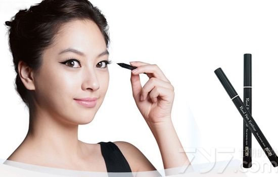 初学化妆怎样画眼线 3分钟学会画出顺畅完美眼