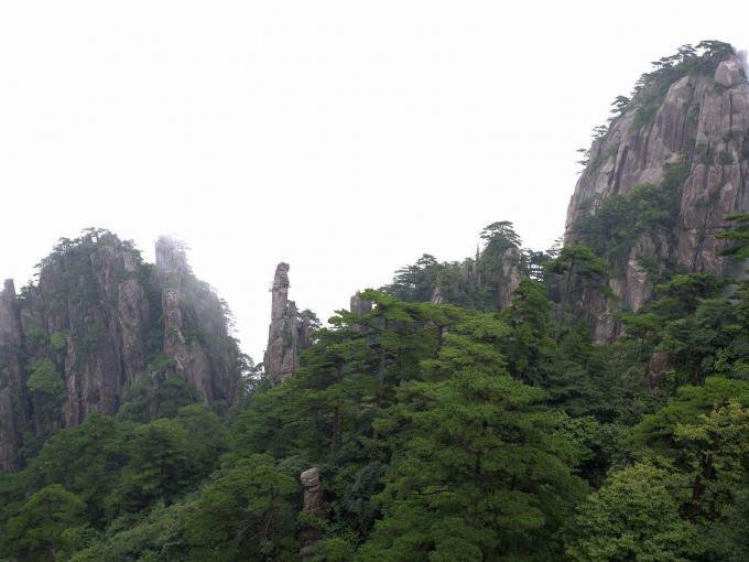 [黄山奇石的图片]黄山奇石天狗望月图片_动感的图片排版组合