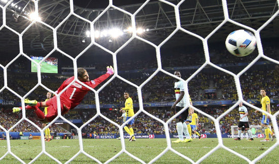 欧洲杯-纳因格兰制胜进球 比利时胜瑞典获第二
