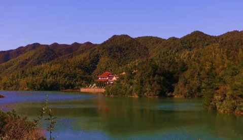 极目可眺岳麓山,洞庭,是古浏阳八景之一,