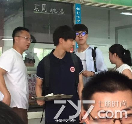 TFBOYS王俊凯回学校准备期末考 网曝小凯高
