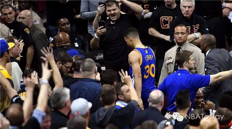 [聚焦]科尔&库里G6赛后被罚 罗斯或赴纽约联