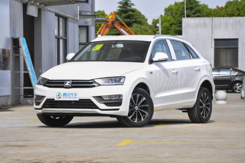 尺寸方面,众泰sr7长宽高分别为4510mm/1835mm/1610mm,轴距2680mm,定位