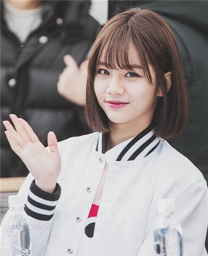 对她的印象可能还是甄嬛传里坏坏的祺贵人,但是看她灵动的齐刘海儿