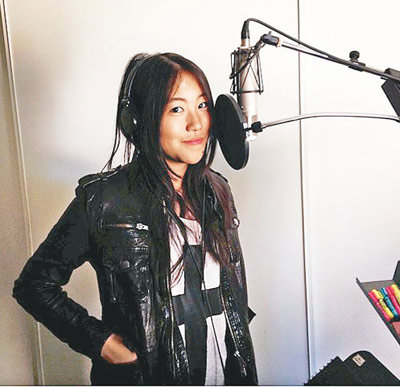 根据媒体指出,长发女子其实就是窦靖童好友rebecca tsang,对方为