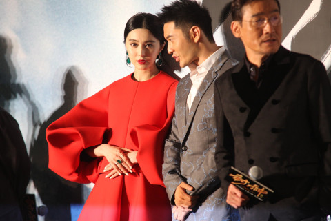 陈华强夫妇心情大好 范冰冰黄晓明窃窃私语 李连杰 李连杰携众型男