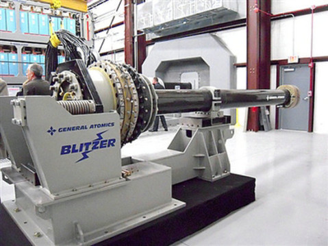 热能,并推进剂瞬间高速燃烧,产生高温高压气体推动弹丸发射的新型武器