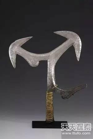 非洲阿赞德人的三刃飞镰