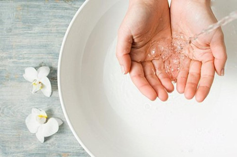 洗脸美白法 4种水助你洗出白嫩肌